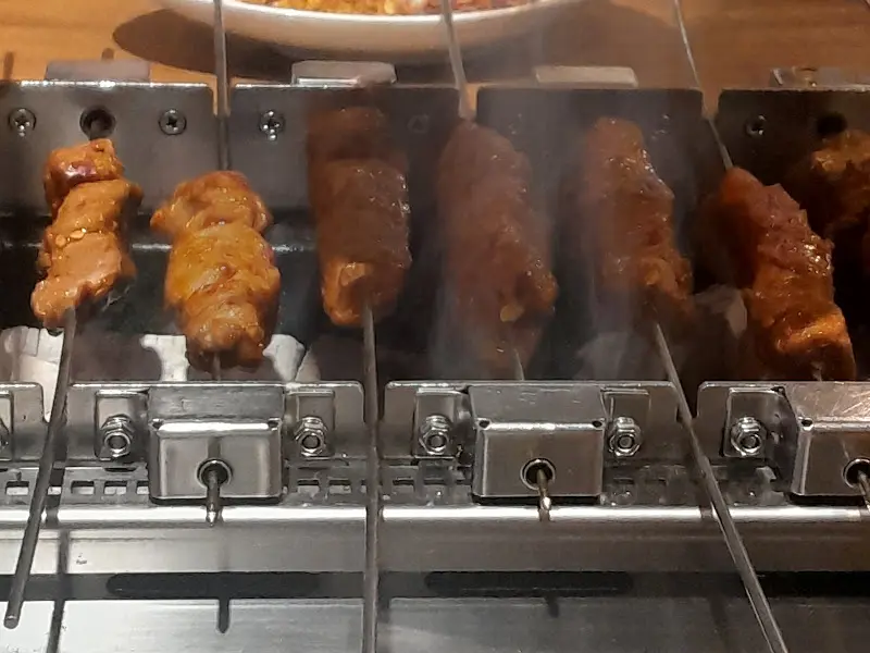 자동으로 구워지는 양꼬치