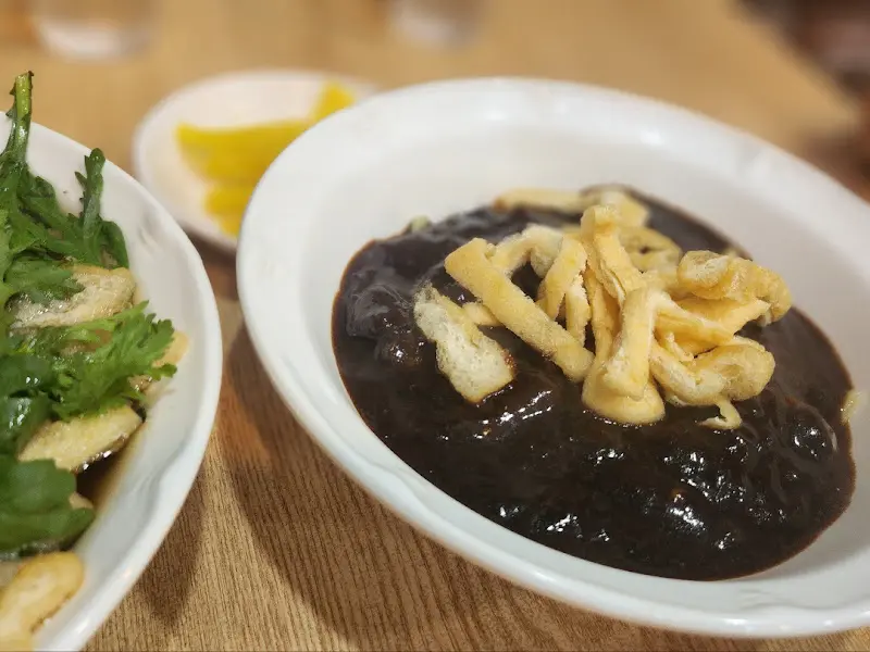 짜장면과 우동 클로즈업 샷