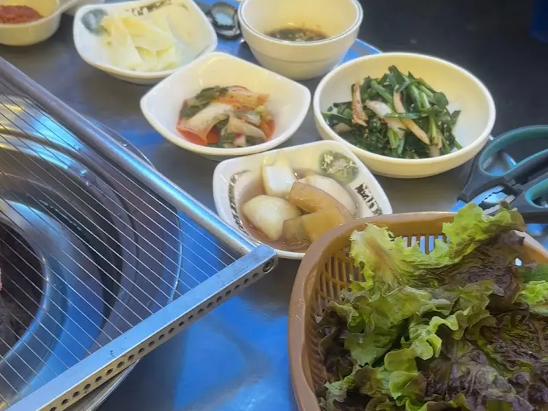 정갈하게 차려진 밑반찬