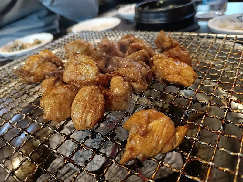 숯불에 구워지는 닭갈비