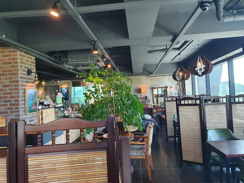 카페 내부 인테리어