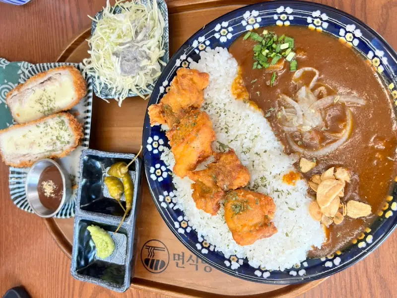 가라아게 카레덮밥과 모찌카츠