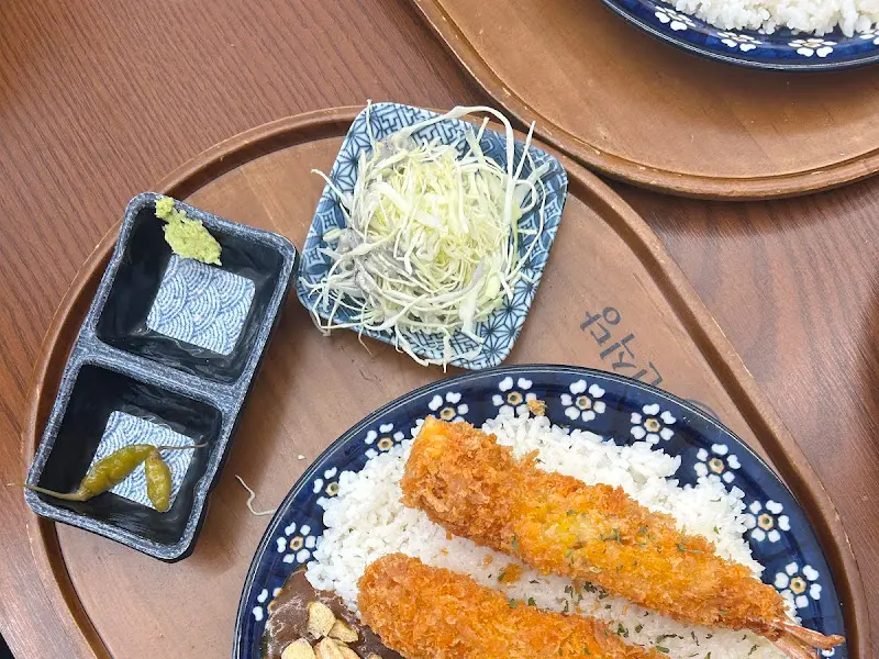 새우튀김과 샐러드