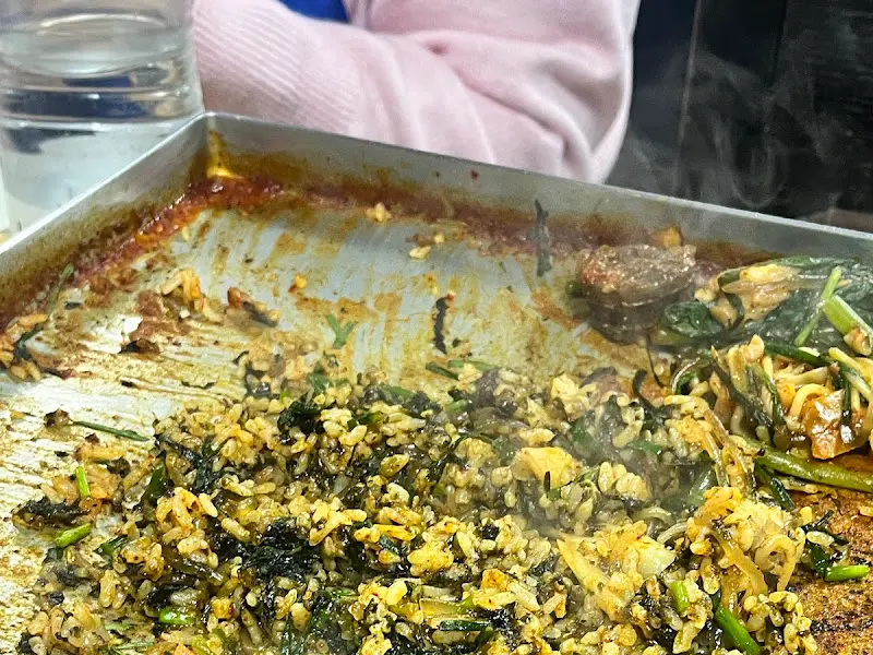 볶음밥이 완성된 모습