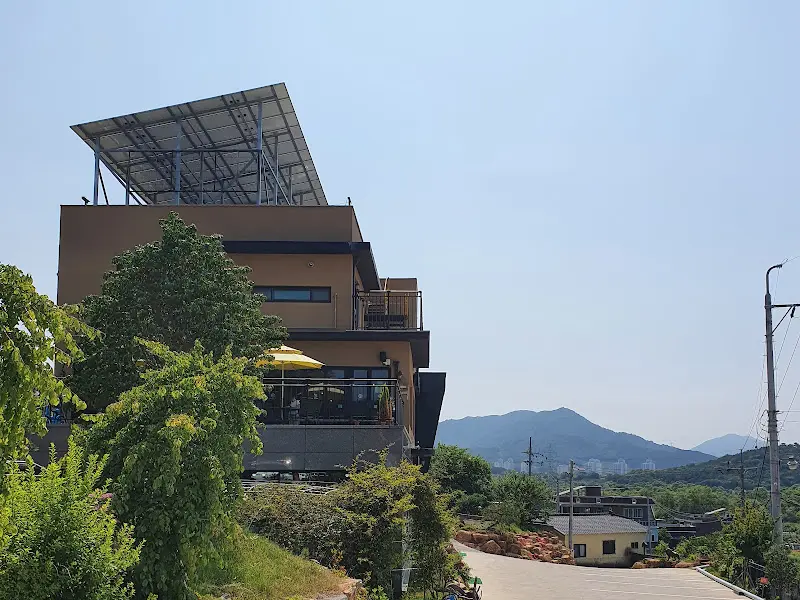 카페 건물 외관