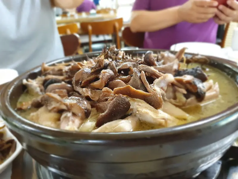 능이백숙 근접샷