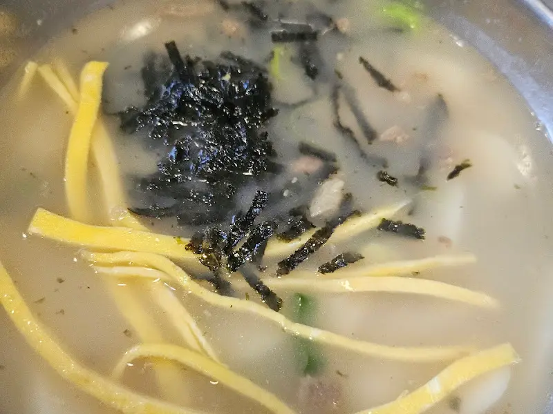정갈한 떡국