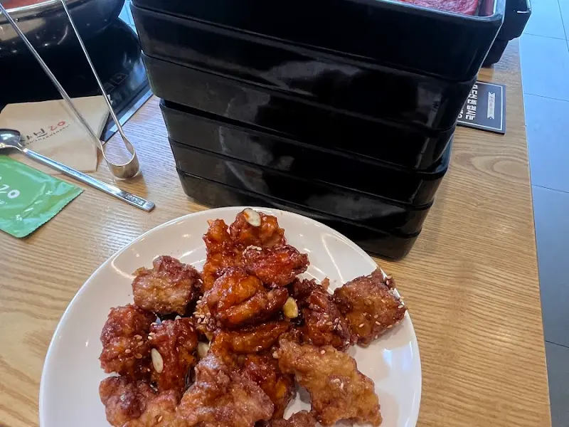 윤기 자르르 흐르는 닭강정