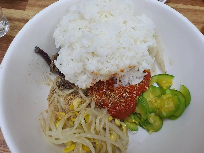 푸짐한 비빔밥