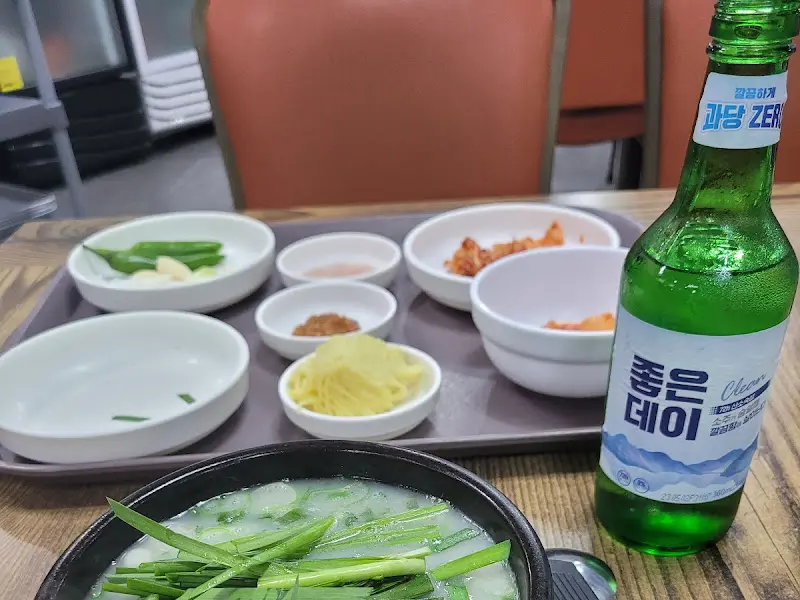 돼지국밥과 소주