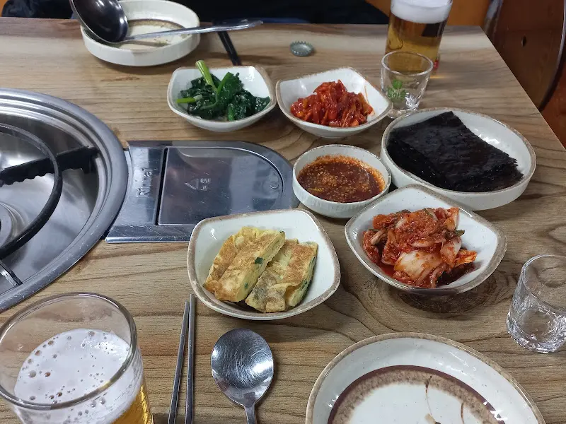 정갈하게 차려진 밑반찬