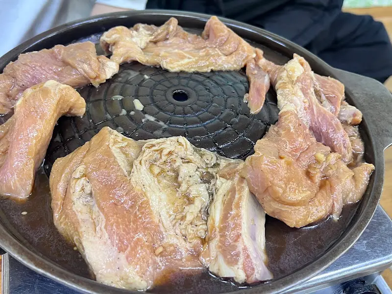 불판 위에서 익어가는 물갈비