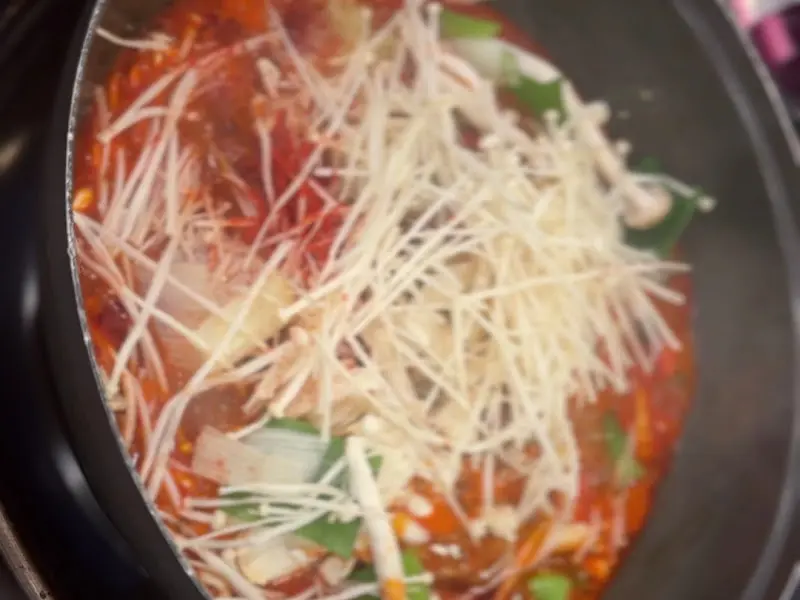 팽이버섯이 가득한 등갈비찜