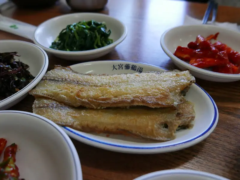 윤기가 자르르 흐르는 생선구이