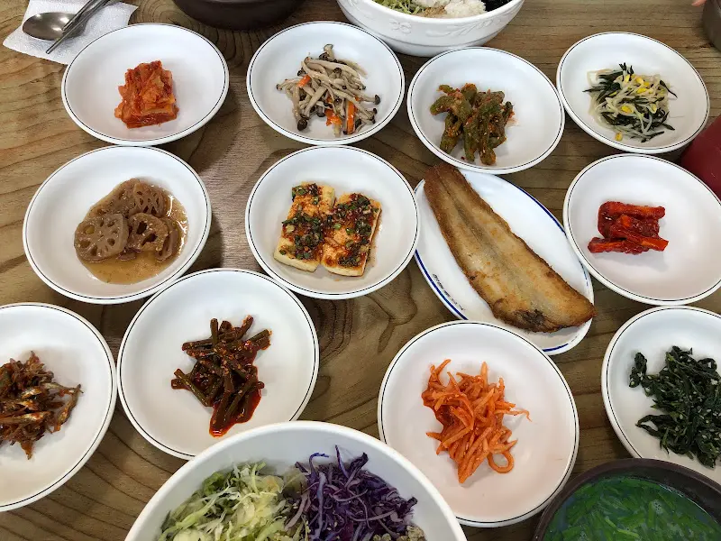 다양한 밑반찬 클로즈업