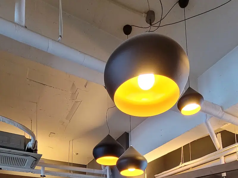 북촌화로의 조명