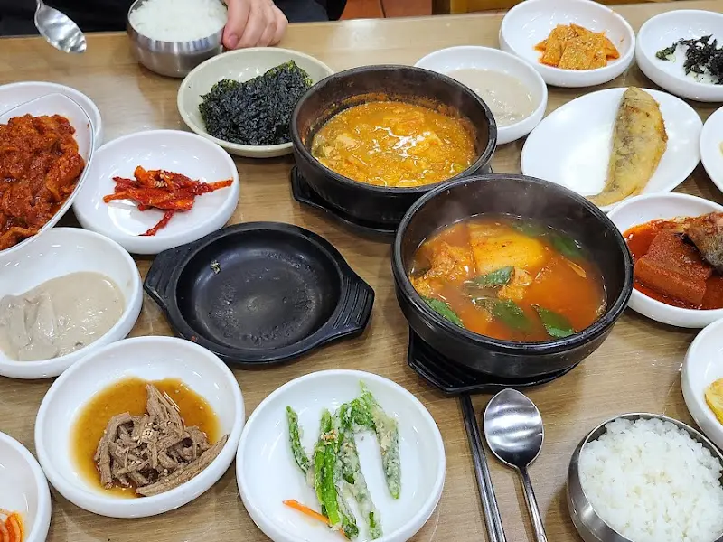 전주 한국식당 백반 푸짐한 상차림