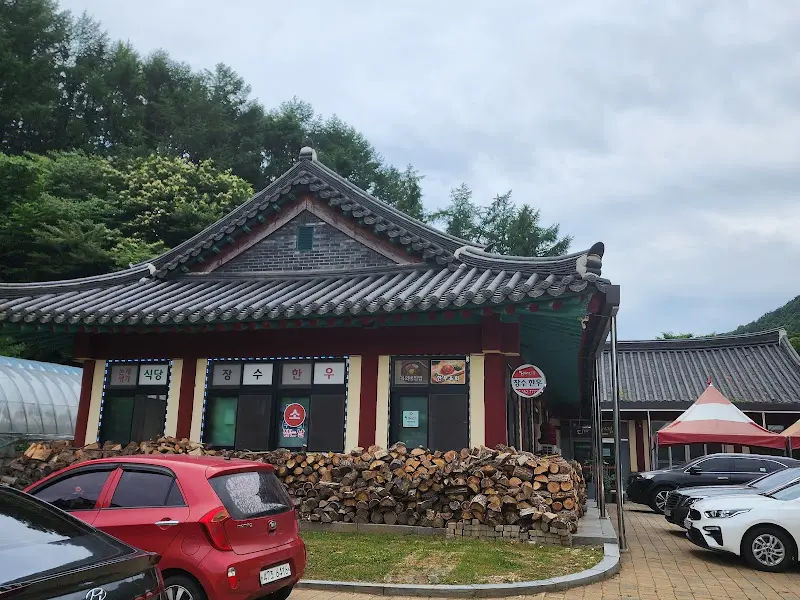 정겨운 분위기의 논개식당 외관