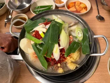 콩비지의 부드러움 속에 숨겨진 안양 감자탕 맛집, 원조의 깊은 풍미
