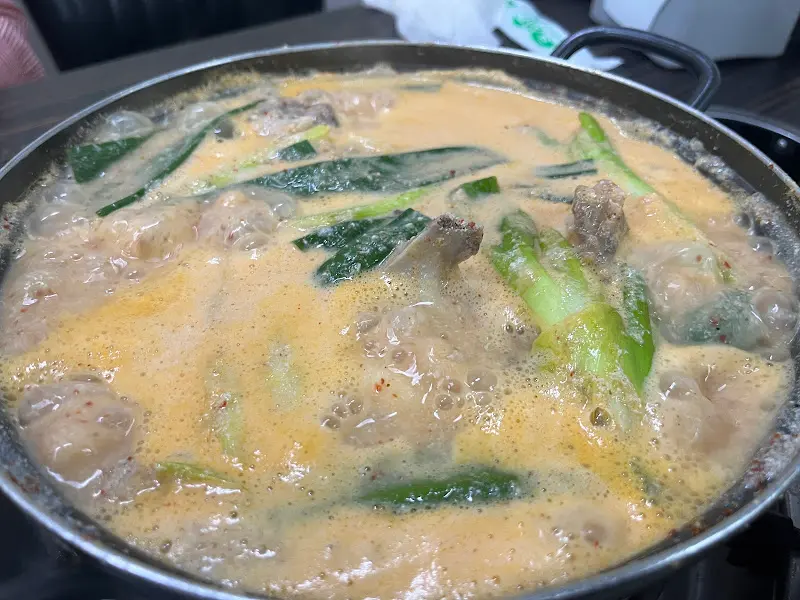 콩비지 감자탕 끓는 모습