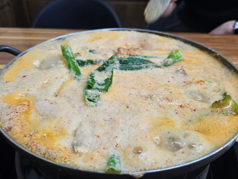 콩비지 감자탕 끓는 모습