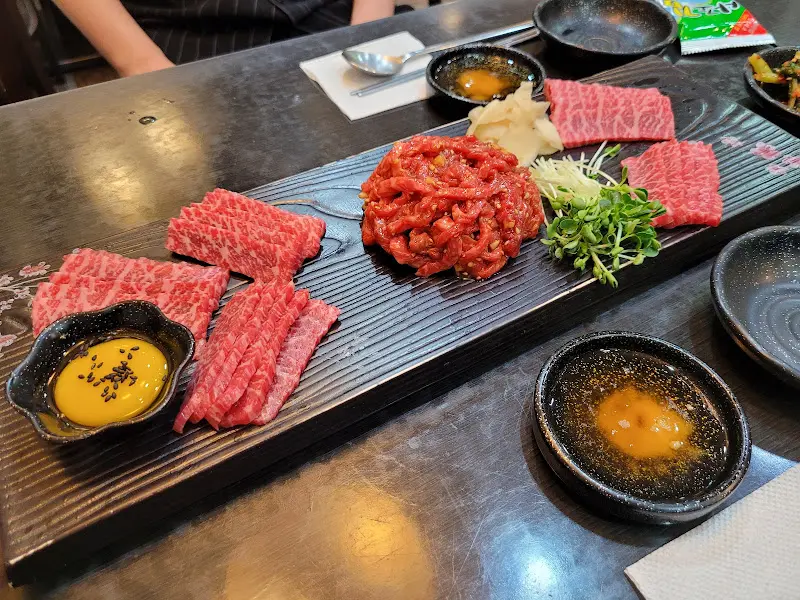 신선함이 느껴지는 육회 한 접시