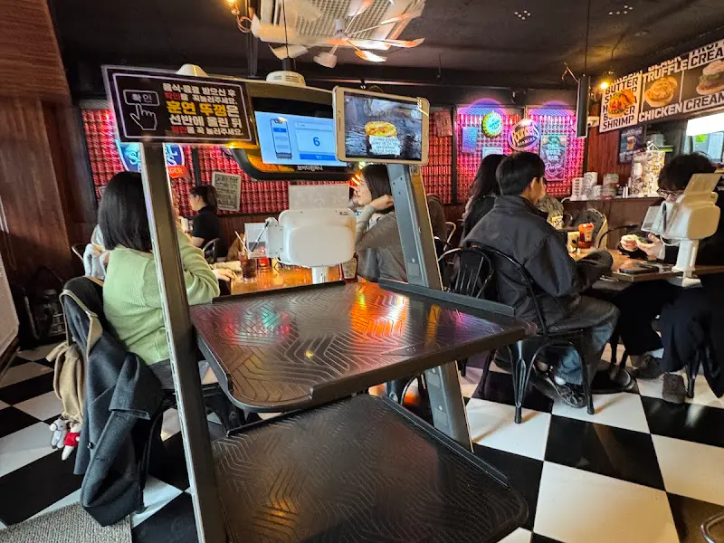 미스피츠 내부 인테리어