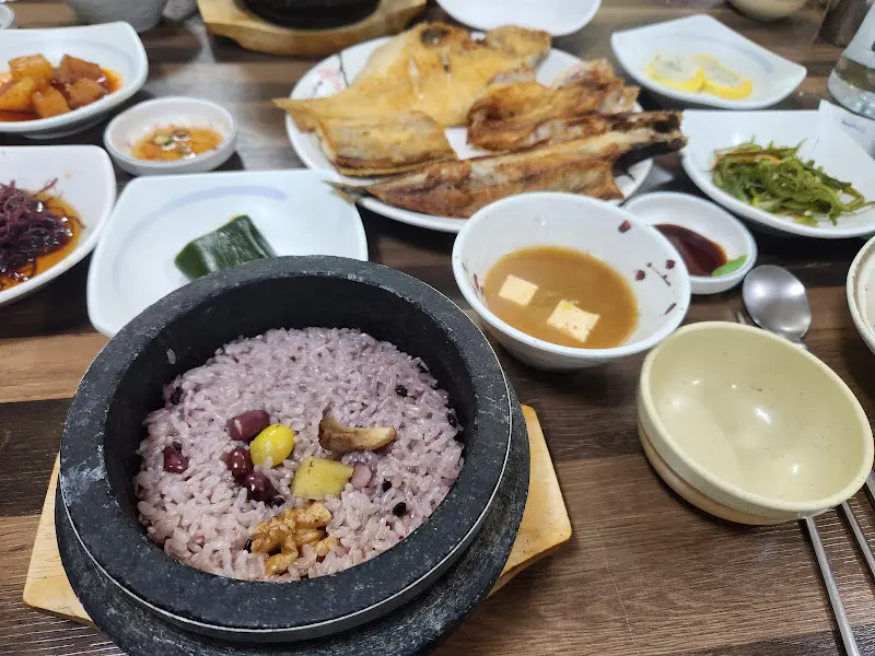 돌솥밥과 반찬