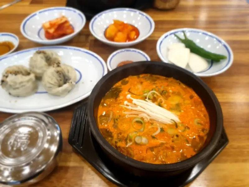 만두와 반찬