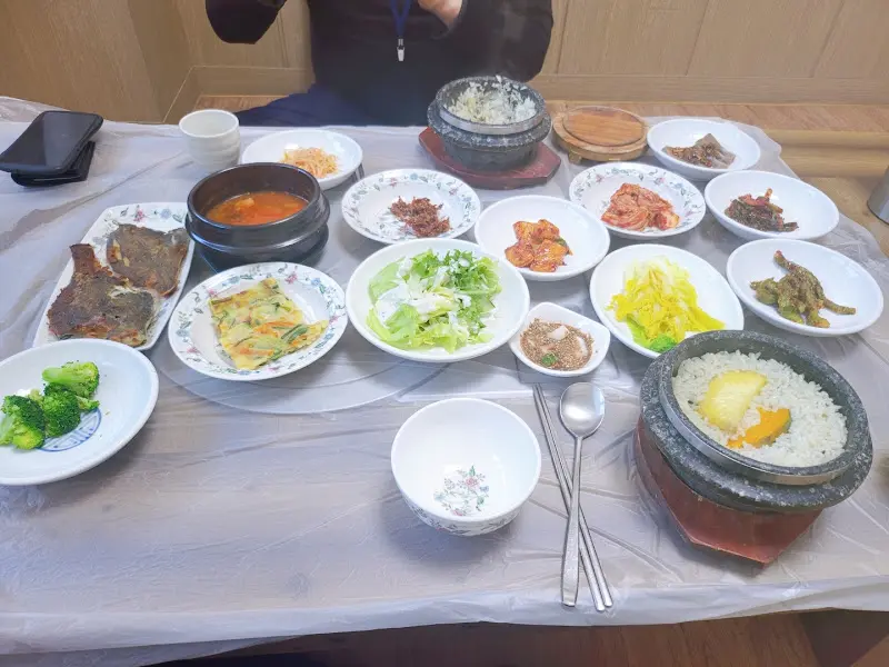 돌솥정식 한상차림