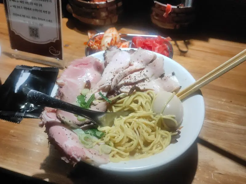 고기가 올라간 라멘