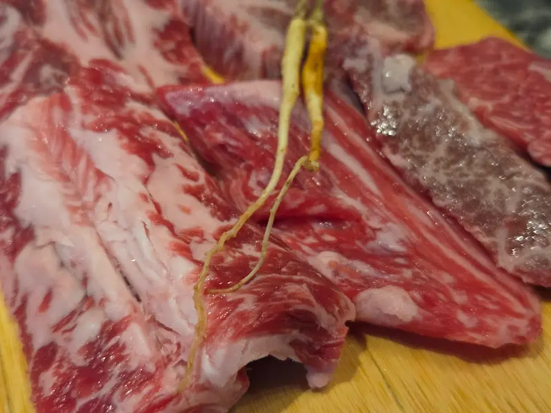 인삼과 함께 제공되는 한우