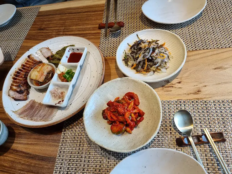 산수유 정식 한상차림