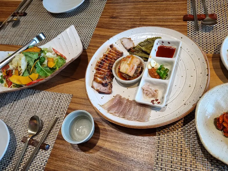 산수유산장 한상차림