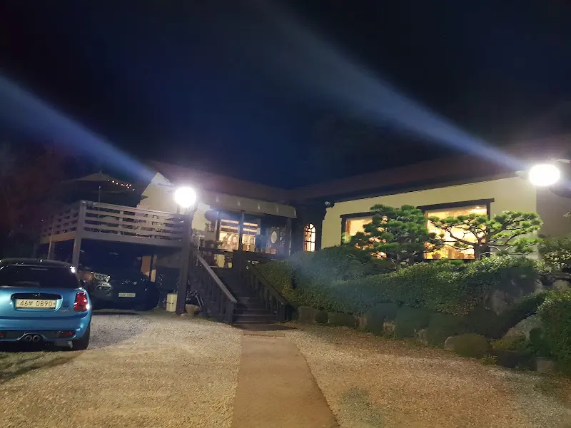 산수유산장 야경