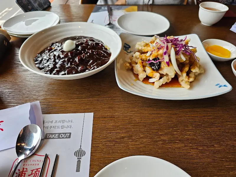 윤기가 흐르는 짜장면