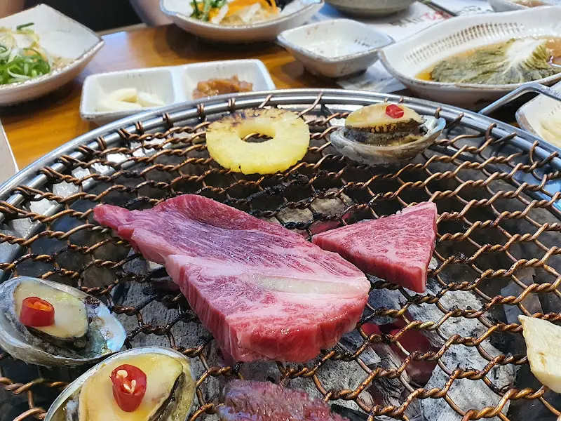 고기와 함께 구워먹는 버터 전복