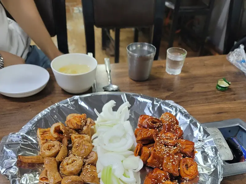 곱창을 찍어 먹는 소스