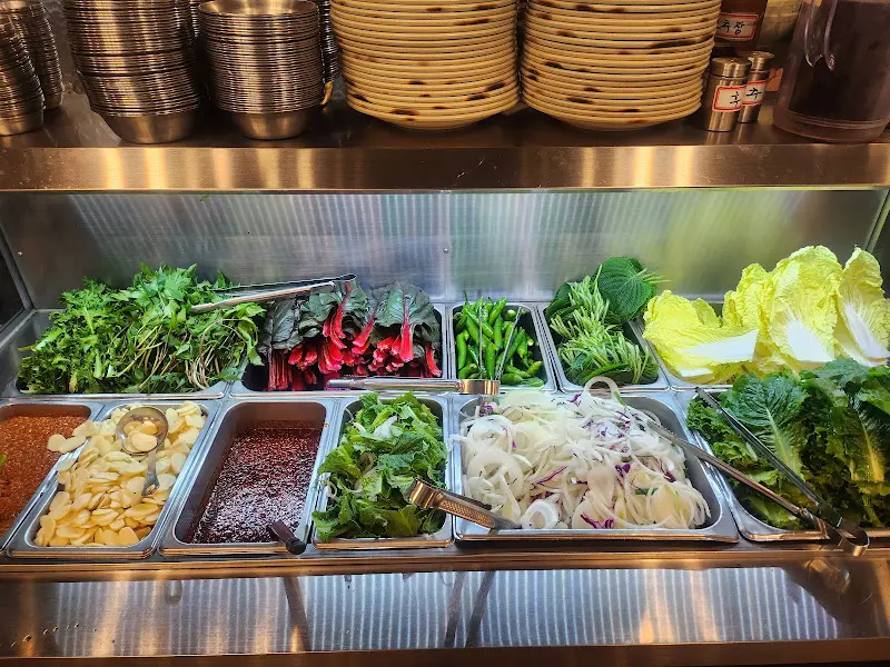 다양한 채소가 준비된 셀프바