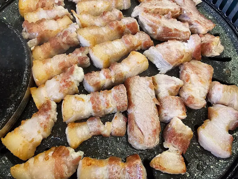 잘 구워진 오겹살