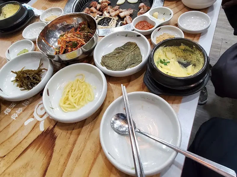 맛찬들왕소금구이 전체 상차림