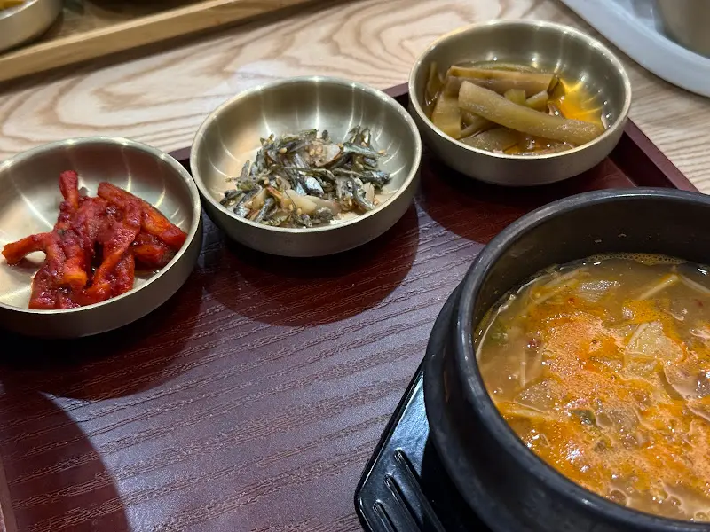 정갈하게 차려진 반찬