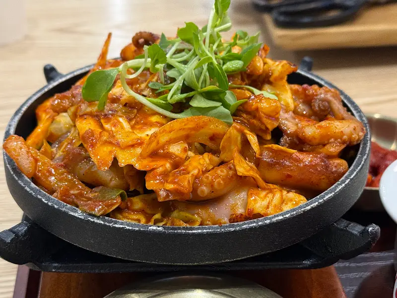 푸짐한 제육볶음 한 상