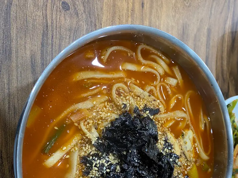 소나무정원의 섭장칼국수