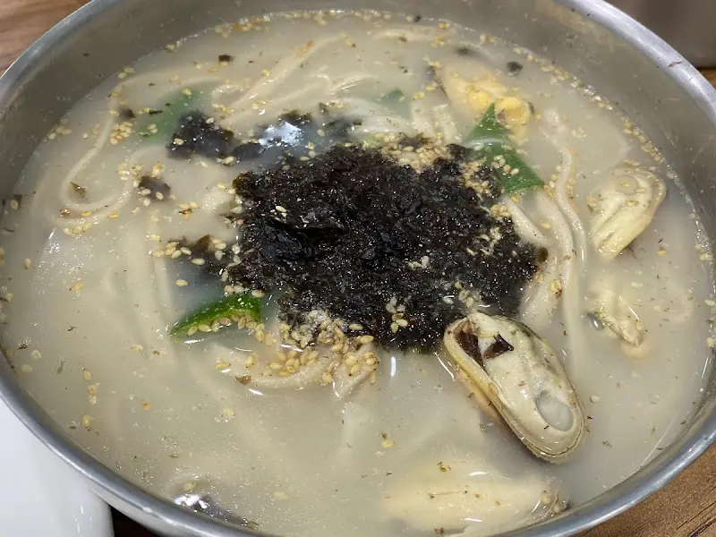 맑고 시원한 섭칼국수