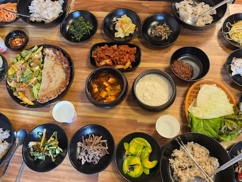 상다리가 휘어질 듯한 한상차림