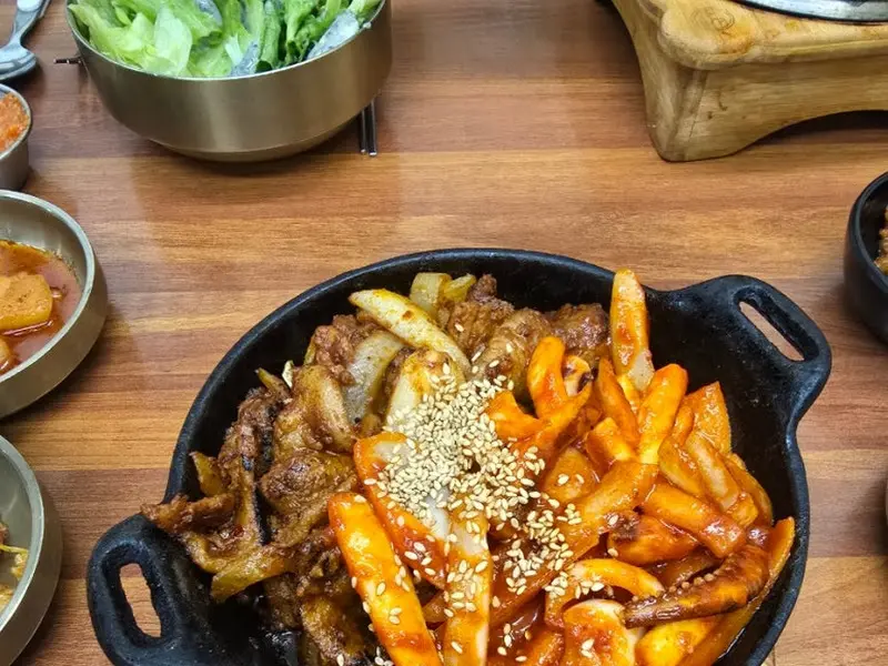 매콤달콤한 볶음 요리