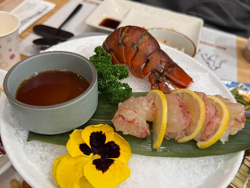 싱싱한 해산물이 가득한 편백찜