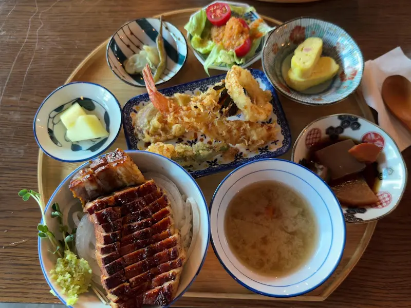 해바라기 식당의 정갈한 한 상 차림