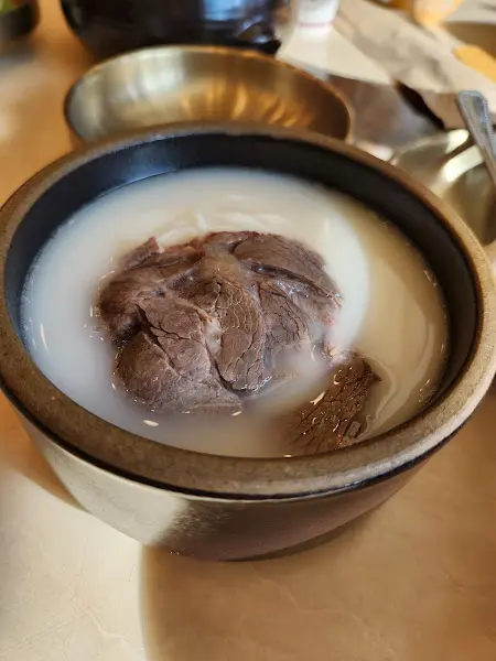 뚝배기에 담긴 설렁탕